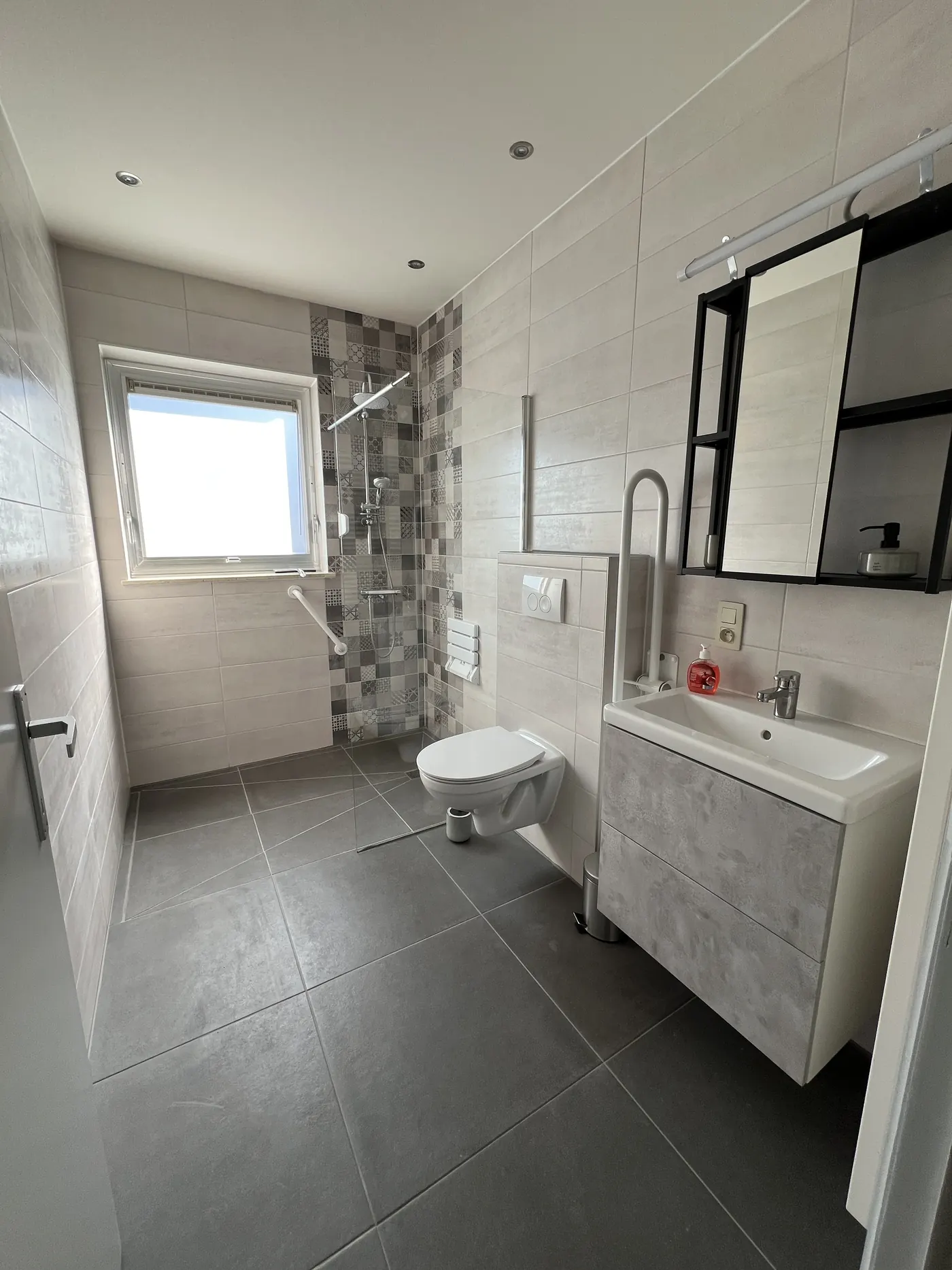 Badkamer met douche